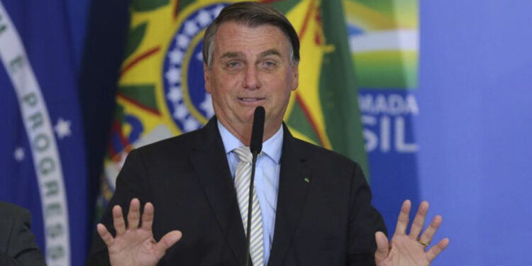 Bolsonaro diz que não tomou vacina da Covid-19 e nega adulteração em cartão