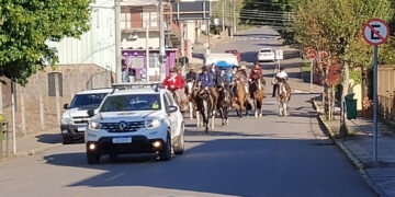 Brigada Militar de Nova Roma do Sul garante segurança durante a Cavalgada da Fé