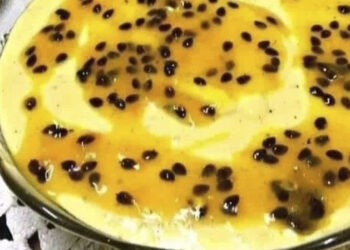 MOUSSE DE MARACUJÁ COM SUCO DE PACOTINHO