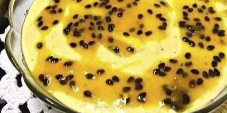 MOUSSE DE MARACUJÁ COM SUCO DE PACOTINHO