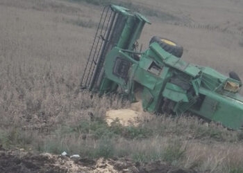 Colheitadeira tomba e jovem morre em Vacaria