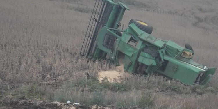 Colheitadeira tomba e jovem morre em Vacaria