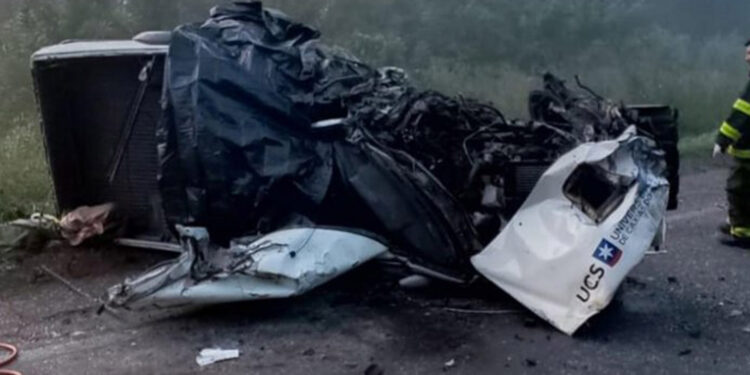 Acidente entre caminhonete e micro-ônibus deixa dois mortos em Guaporé