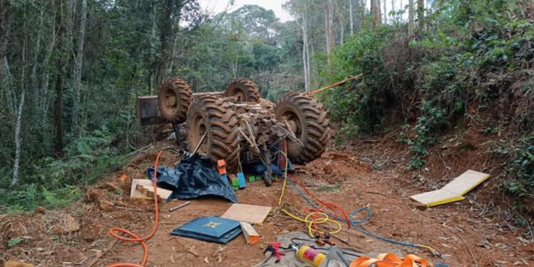 Menina de 8 anos morre após acidente com trator, em SC