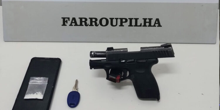 Perseguição policial termina em prisão de suspeitos com arma de fogo e drogas em Farroupilha