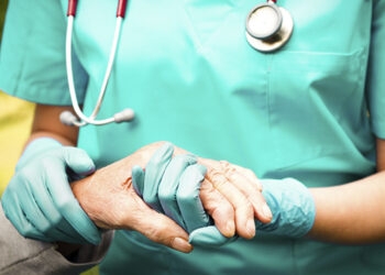 Lula sanciona R$ 7,3 bilhões para novo piso nacional da enfermagem