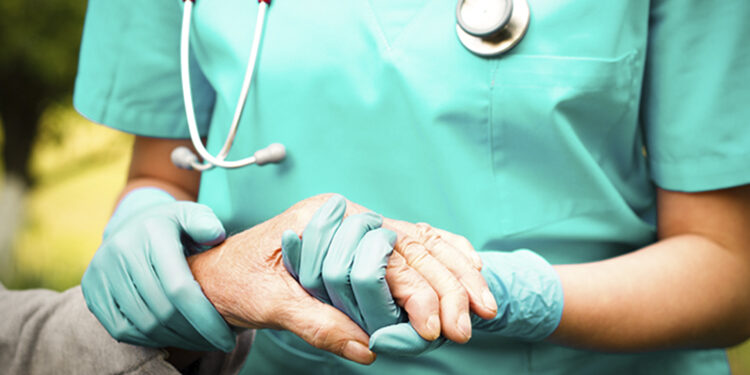 Lula sanciona R$ 7,3 bilhões para novo piso nacional da enfermagem