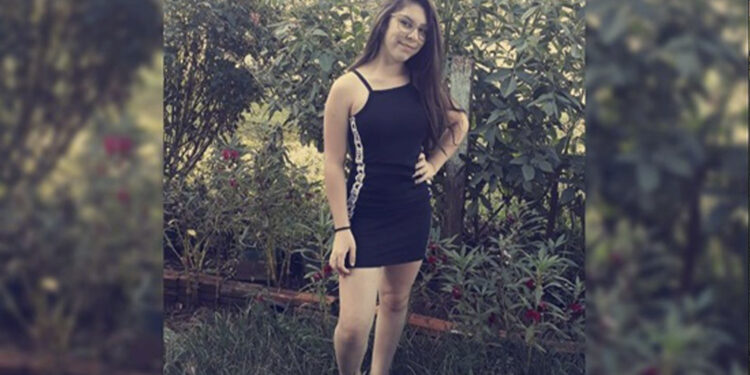 Homem mata ex-namorada de 19 anos, esfaqueia mãe da vítima e põe fogo em casa e carro em Campo Novo