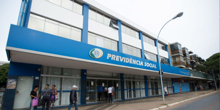 Governo anuncia antecipação para maio e junho de “13º salário” para aposentados