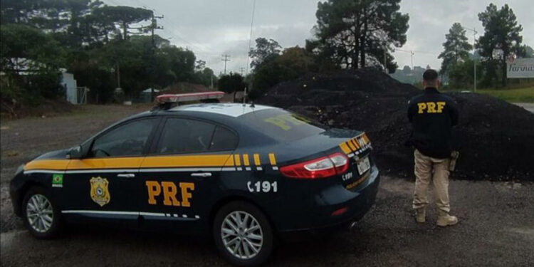 Idoso é preso após furtar material asfáltico na BR-470 para utilizar em obra particular, em Veranópolis