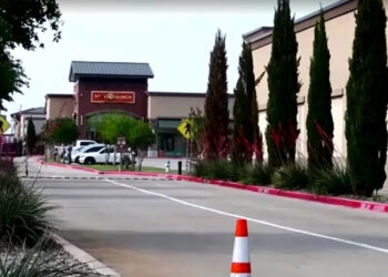 Ataque a tiros deixa 8 mortos em shopping no Texas; suspeito também morreu