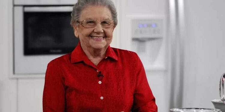 Vovó Palmirinha morre aos 91 anos em São Paulo