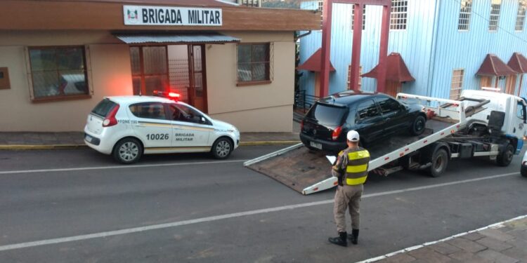 Brigada Militar de Nova Roma do Sul realiza operação e flagra condutor não habilitado em abordagem