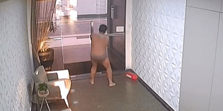 Somente de cueca, homem danifica prédio com extintor e foge em SC