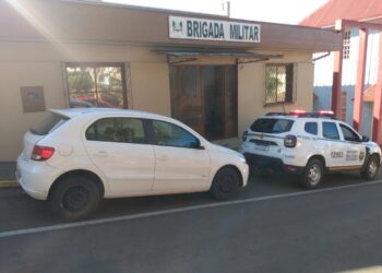 Proprietário ausente e condutor sem CNH: Veículo VW Gol é abordado em Nova Roma Do Sul