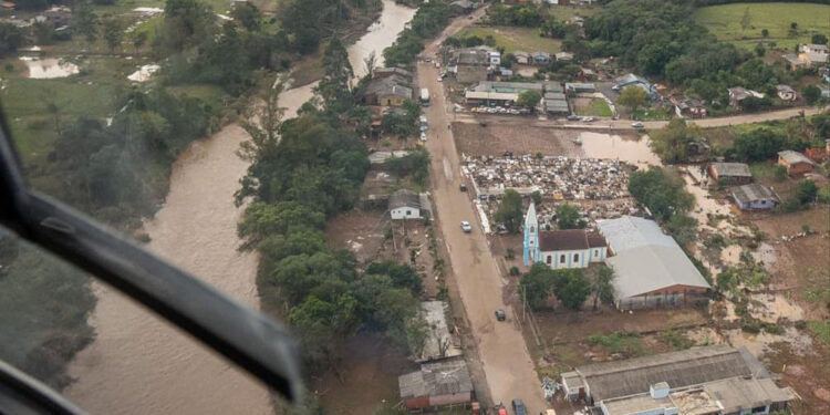 Quem são as pessoas que estão no submarino que sumiu em passeio para ver destroços do Titanic