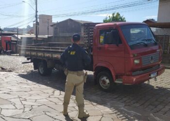 Polícia Rodoviária Federal prende estelionatário e recupera caminhão após golpe do falso depósito