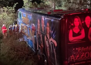 Duas pessoas morrem em acidente envolvendo ônibus da banda Família Azzolini