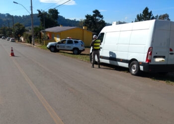 Brigada Militar aborda condutor com CNH vencida há mais de 30 dias em Nova Roma do Sul