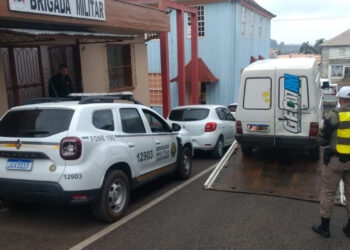 Brigada Militar aborda veículo de Flores da Cunha com condutor inabilitado