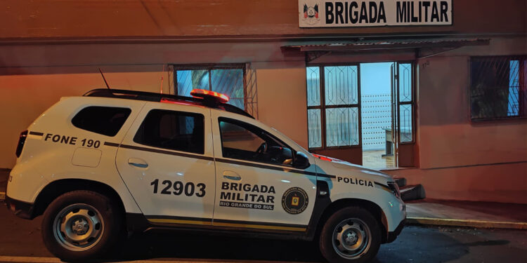 Brigada Militar flagra condutor sem CNH dirigindo VW Gol em Nova Roma do Sul