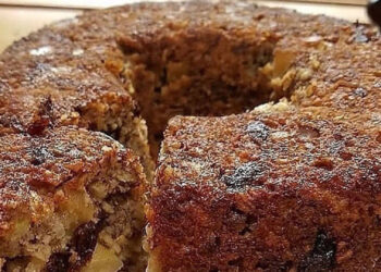 Bolo de banana com maçãs