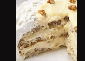 BOLO DE NOZES COM BABA DE MOÇA