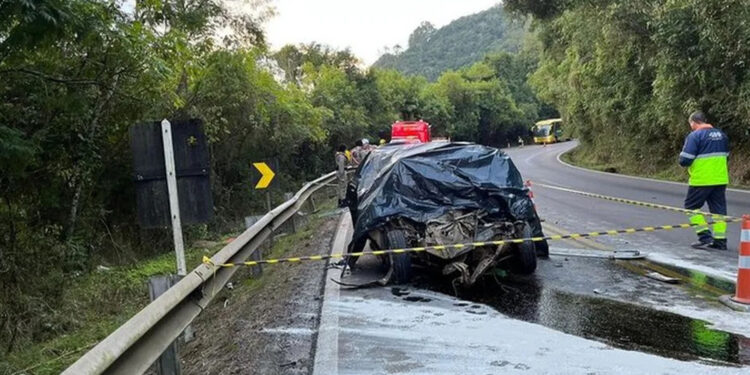 Colisão frontal entre carro e caminhão resulta em quatro vítimas fatais em Antônio Prado