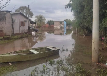 Idoso morre após entrar de barco em região alagada pelo ciclone, em Novo Hamburgo