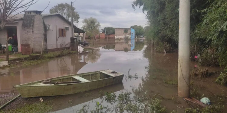 Idoso morre após entrar de barco em região alagada pelo ciclone, em Novo Hamburgo