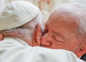 Atirador que atacou escola no Paraná é achado morto na cadeia