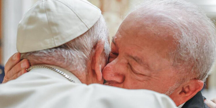 Atirador que atacou escola no Paraná é achado morto na cadeia