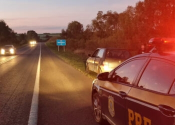 Motorista embriagado quase atropela policiais e é preso em Vacaria