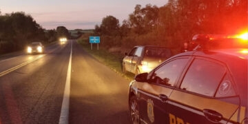 Motorista embriagado quase atropela policiais e é preso em Vacaria