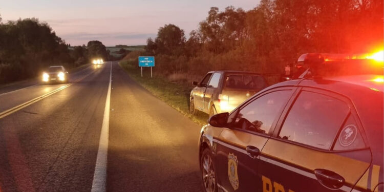 Motorista embriagado quase atropela policiais e é preso em Vacaria