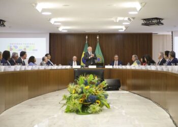 Está proibido ter novas ideias antes de cumprir o prometido, diz Lula