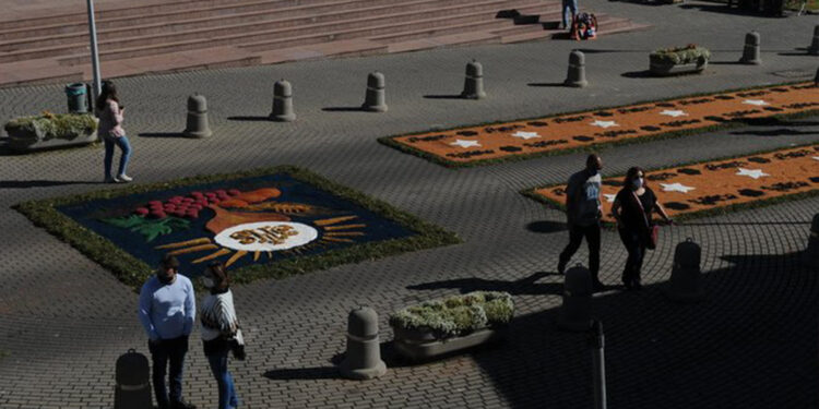 Flores da Cunha se prepara para o Corpus Christi com tapetes de serragem e programação diversificada
