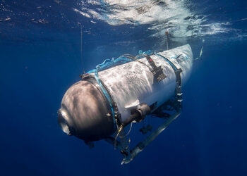 Sons de batidas são ouvidos durante buscas por submarino