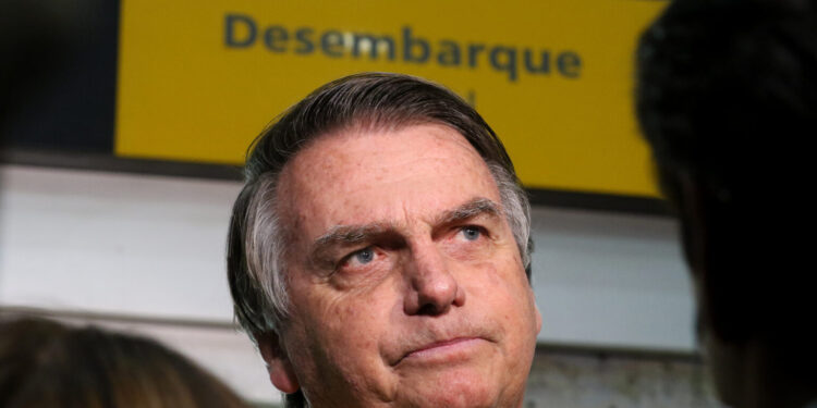 Por 5 votos a 2, TSE torna Bolsonaro inelegível por oito anos