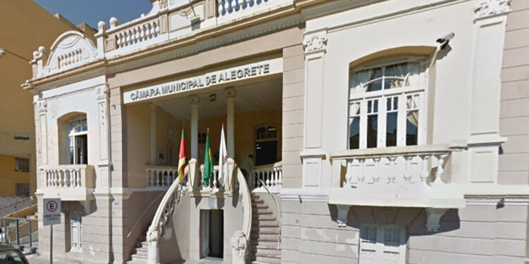 Vereador é cassado após denúncias de homofobia e prática de rachadinha em Alegrete