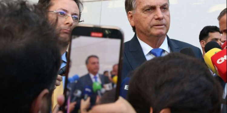 Bolsonaro pede ao STF para barrar pedido da PGR sobre redes sociais