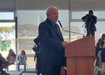 “Brasil é sempre muito atrasado”, admite Lula ao lançar Escola em Tempo Integral