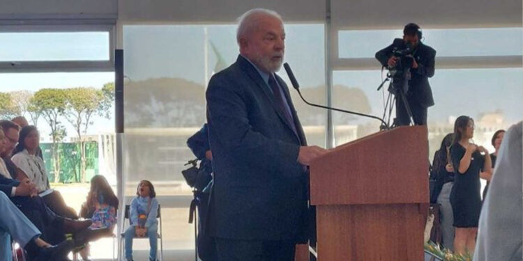 “Brasil é sempre muito atrasado”, admite Lula ao lançar Escola em Tempo Integral