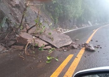 Trecho da BR-116, em Nova Petrópolis, tem trânsito novamente bloqueado por deslizamento