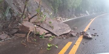 Trecho da BR-116, em Nova Petrópolis, tem trânsito novamente bloqueado por deslizamento