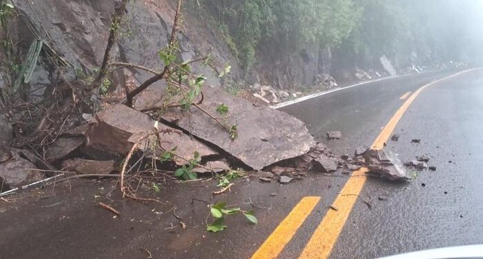 Trecho da BR-116, em Nova Petrópolis, tem trânsito novamente bloqueado por deslizamento