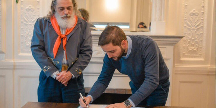 Sancionada lei que determina que os símbolos oficiais do Rio Grande do Sul só podem ser alterados mediante consulta popular