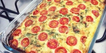 Torta de Espinafre com Tomate Cereja⠀