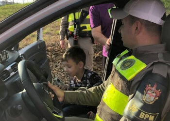 Brigada Militar realiza sonho de aniversário de garoto em Nova Roma do Sul