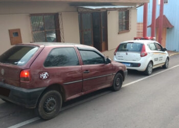 BM ABORDA VEÍCULO COM LICENCIAMENTO VENCIDO EM NOVA ROMA DO SUL